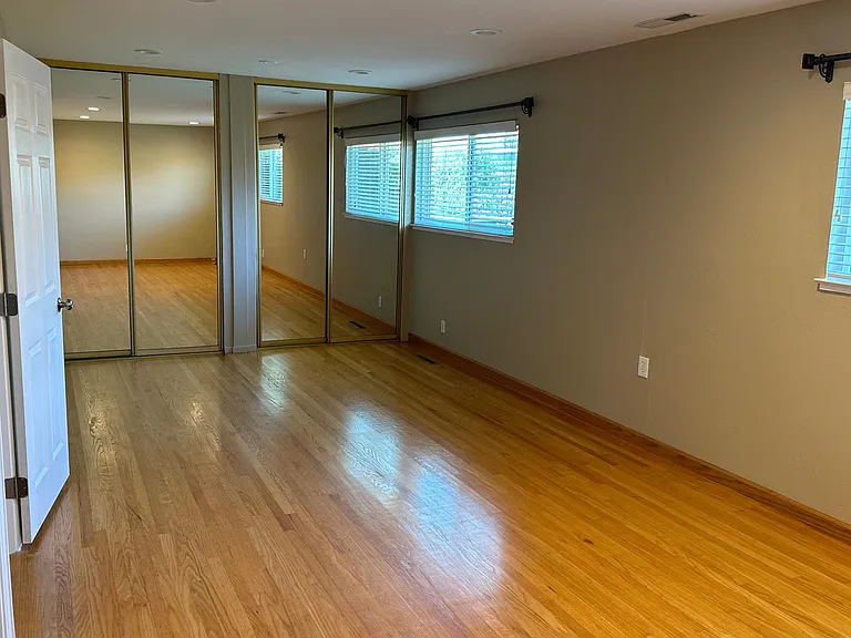 2046 Anthony Dr — Photo 9