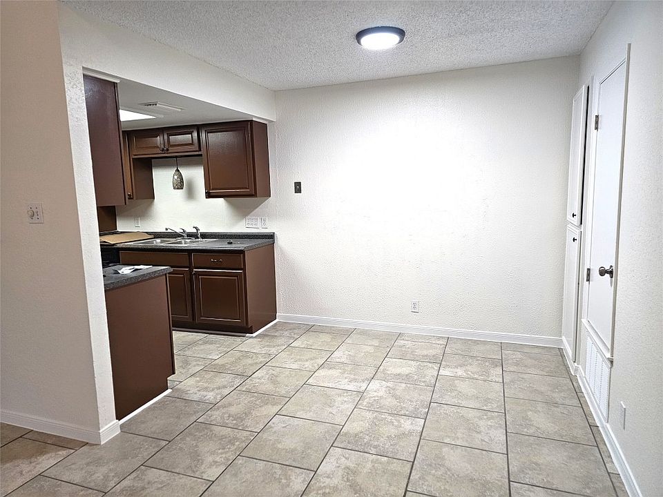 1st image of 1747 Horseshoe Cir #1747