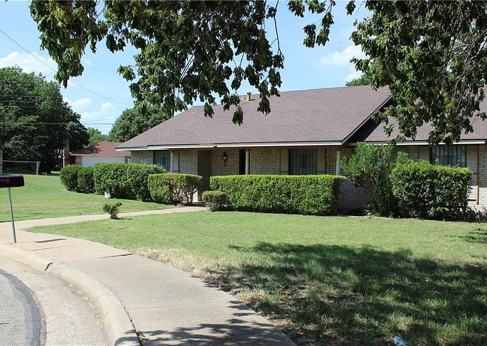 1st image of 213 Amber Ln