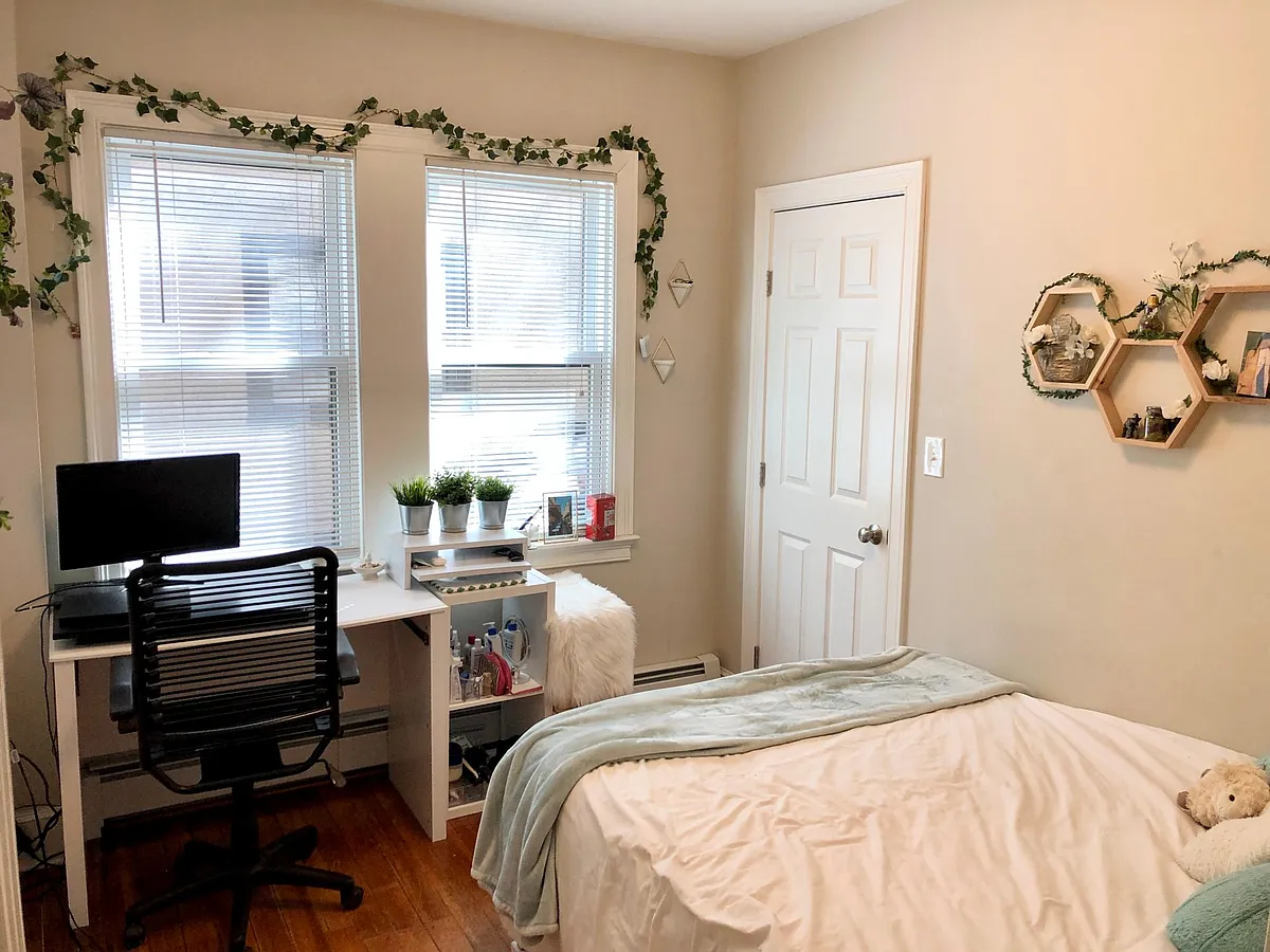 Bedroom #1 - 4 Oak Ter #401