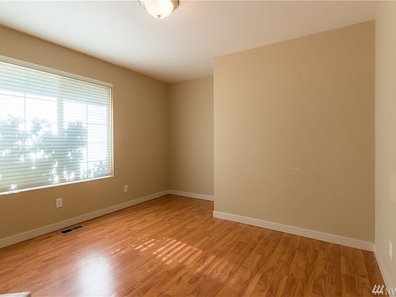3rd image of 3543 20th Ave SE