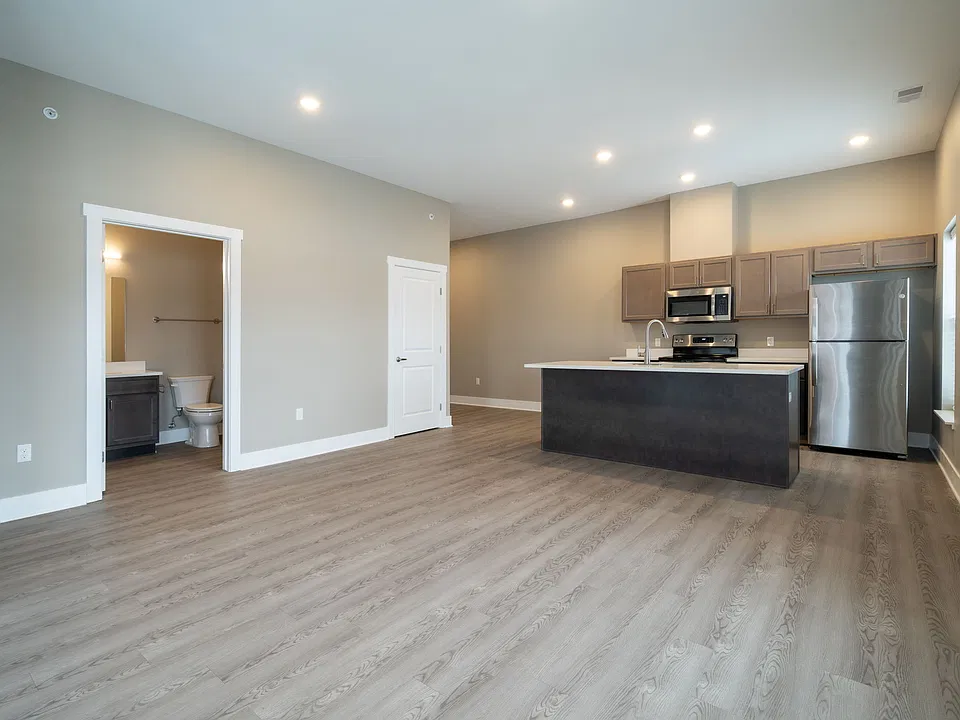 11-web-or-mls-3440-chicago-dr_12092024