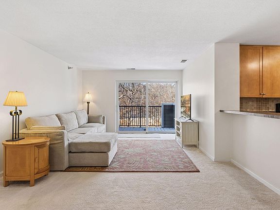 3rd image of 6050 Chasewood Pkwy APT 202