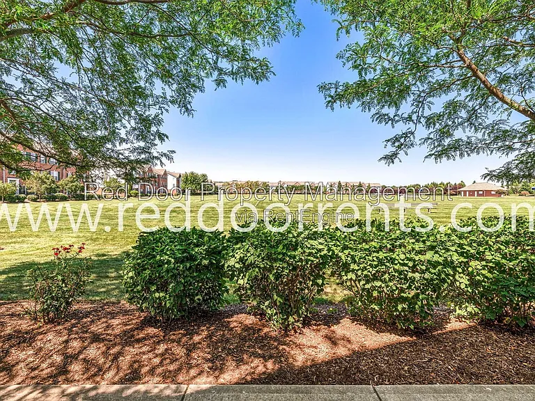 13340 Golden Gate Dr E — Photo 44