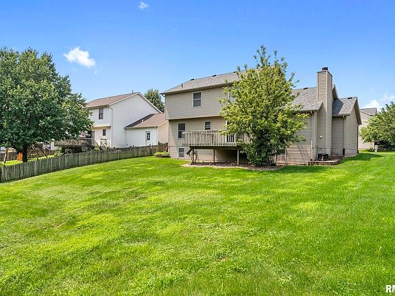 4th image of 3101 Fieldcrest Dr