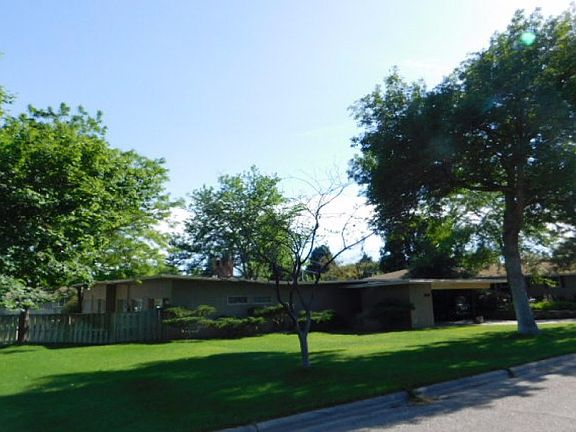 3rd image of 1830 Iris Ln