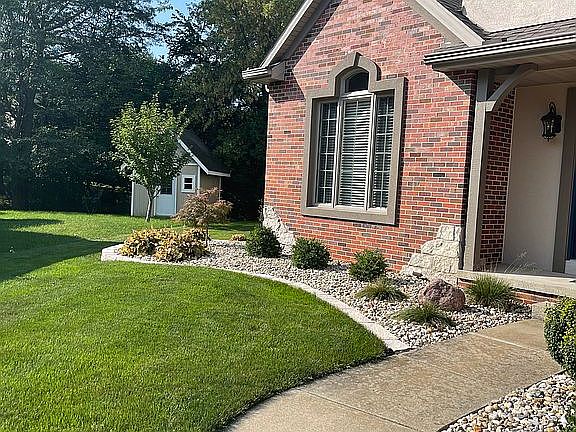2nd image of 11301 N Hickory Woods Ct