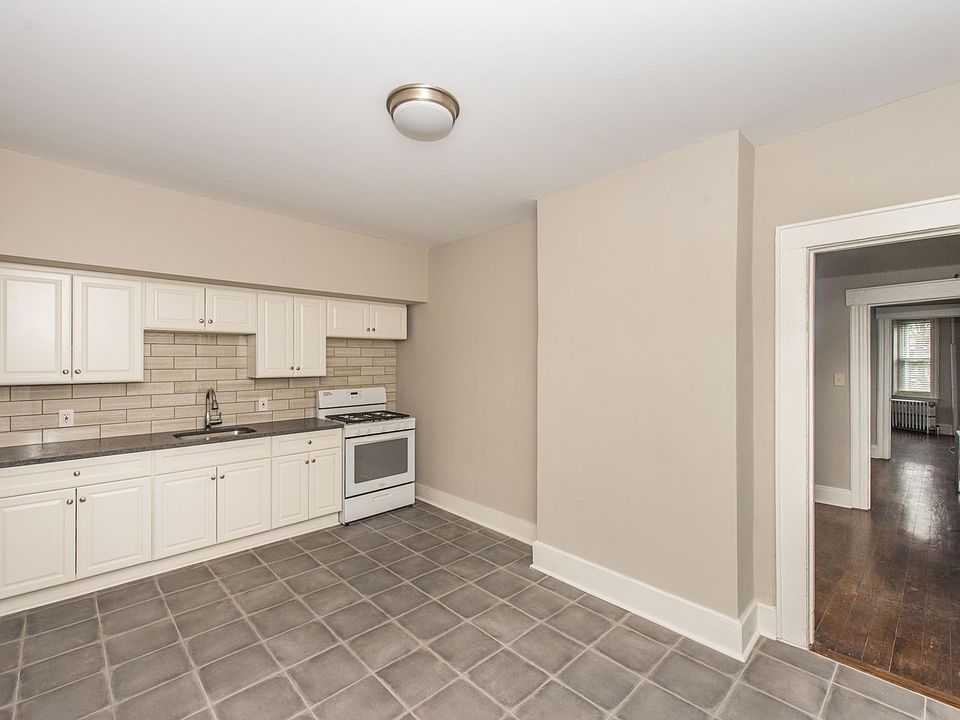 1st image of 639 W Christopher St #2B