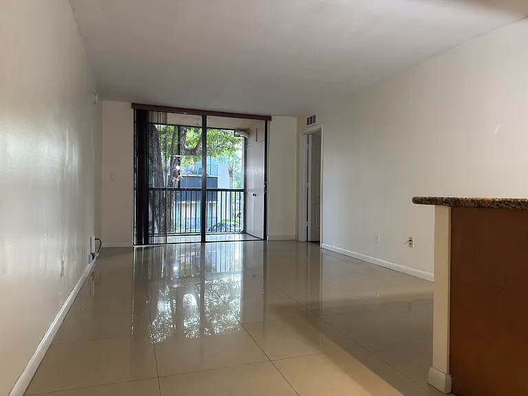 14501 N Kendall Dr #H-204 — Photo 4