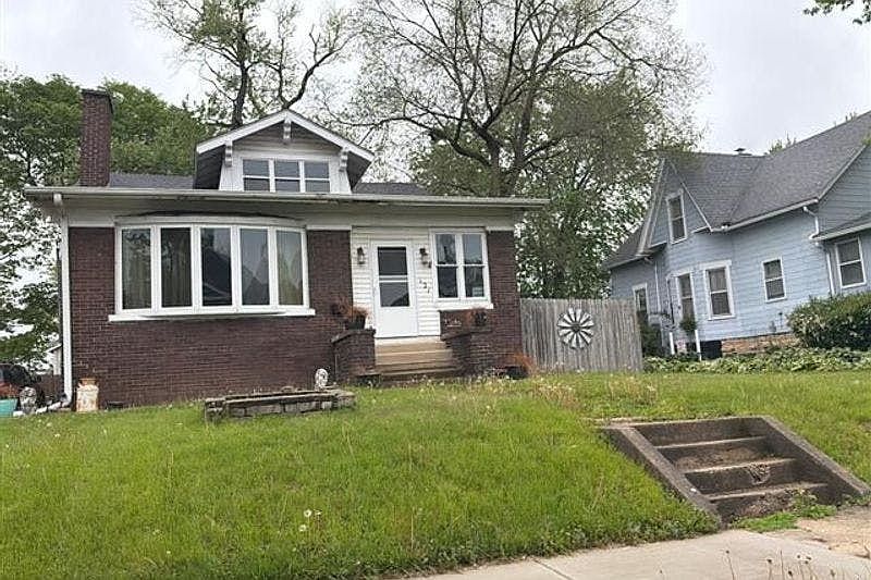 1st image of 121 Hunter Ave