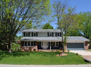 1748 Oakridge Ct, Menasha, WI 54952