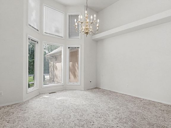 4th image of 1006 Silvercrest Place