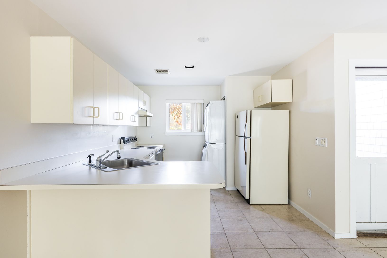  Kitchen- washer/dryer ~ 2y/o