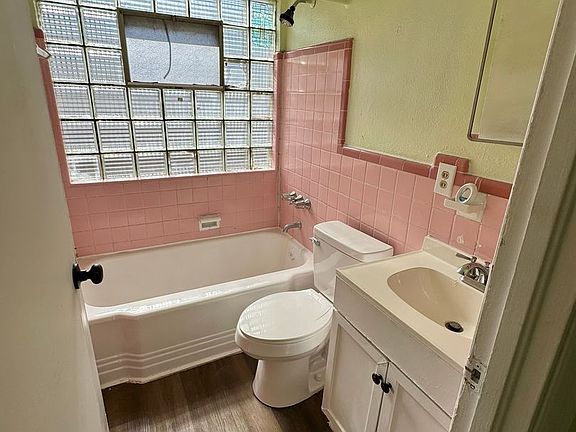 4th image of 1111 W Reynolds St #F