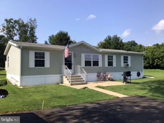1st image of 290 Wilson Dr