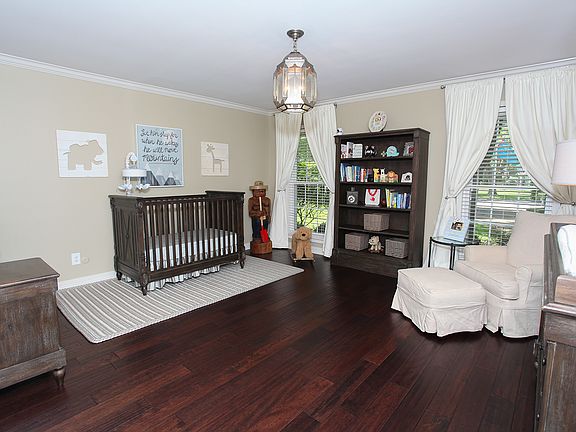 4th image of 5835 Gladys Ave