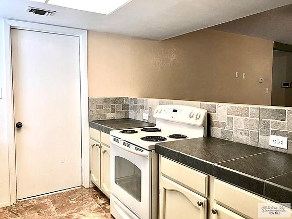 4th image of 44 Calgary Ct