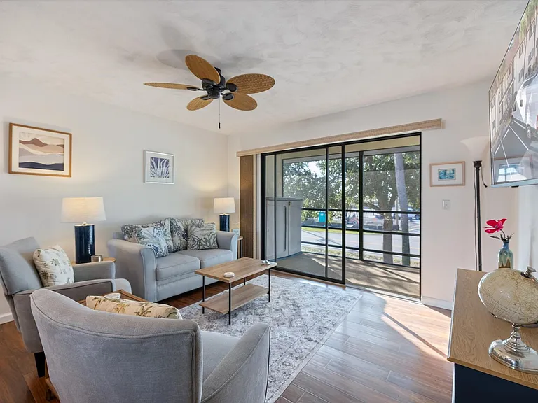 431 Airport Ave E #207 — Photo 10