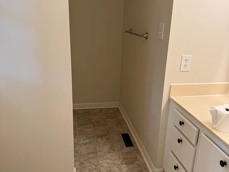 3973 Huntington Ct — Photo 2
