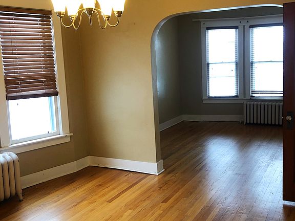 4th image of 12 W Erie St #2
