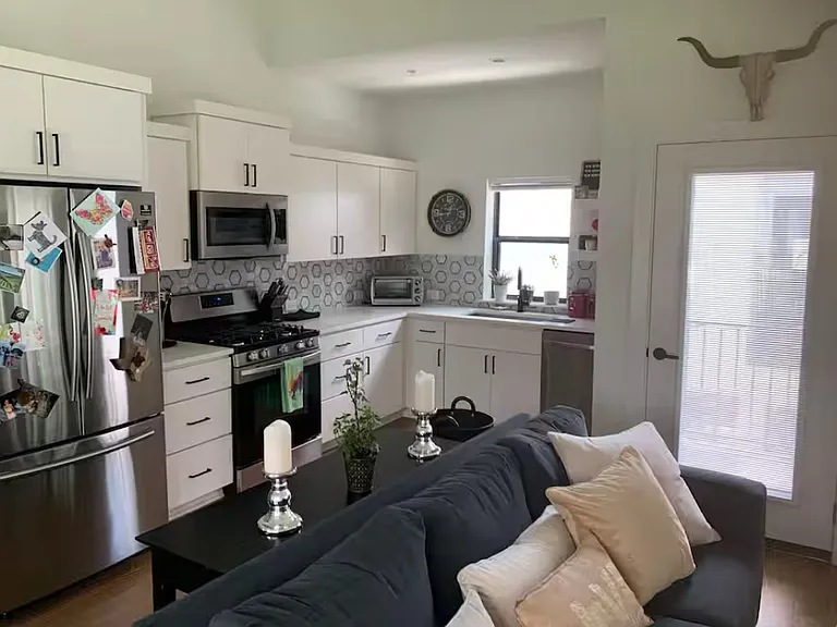 1128 Chicon St #300 — Photo 7