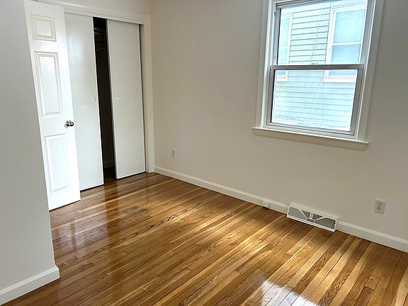 4th image of 44 Litchfield St #1