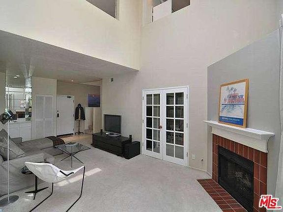 3rd image of 13331 Moorpark St APT 325