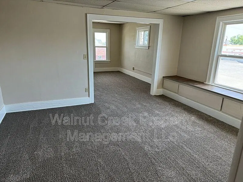 3 bed, 1.0 bath, 1200 sqft, $1,275 — Photo 1