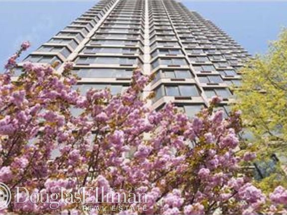 4th image of 240 E 39th St APT 24H