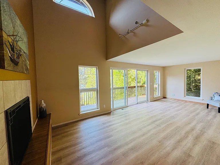 7604 Holiday Blvd — Photo 3