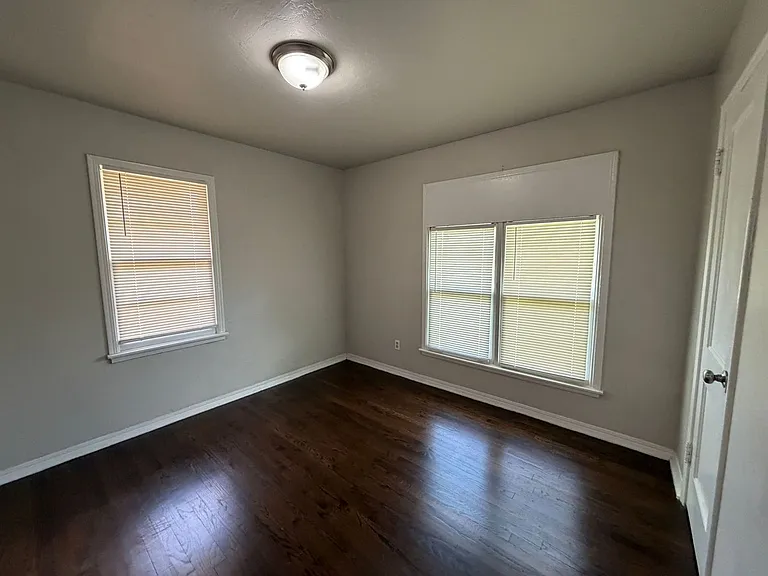 221 E Kerr Dr — Photo 18