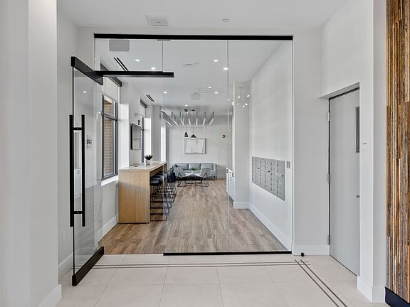 5th image of 10-26 Somerset Ave #208