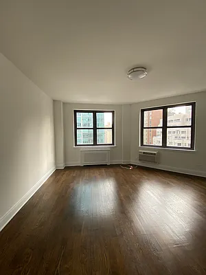 Rented by Manhattan Realty Group | media 3