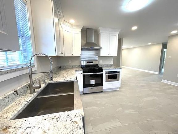 5th image of 644 Baron Ln