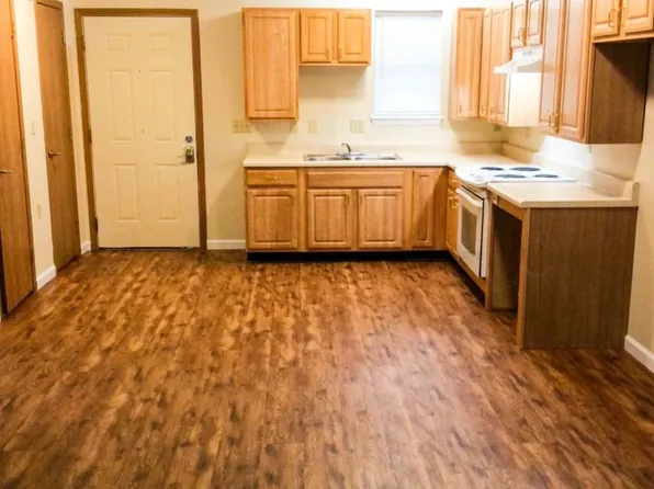 Apple Grove Apartments, 302 Sanders St APT 3, Burlington, KS 66839