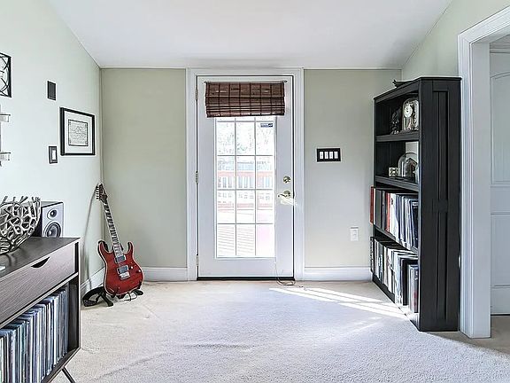 5th image of 134 Lake Dr