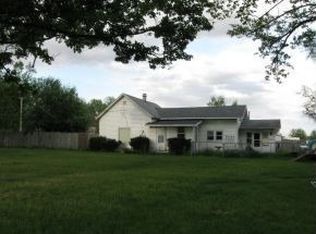 3274 E Shore Dr, Bremen, IN 46506