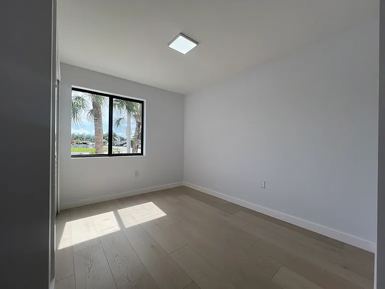 2555 SW 67th Ave #6 — Photo 9