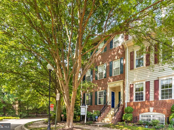 1600 Hunting Creek Dr #A, Alexandria, VA 22314