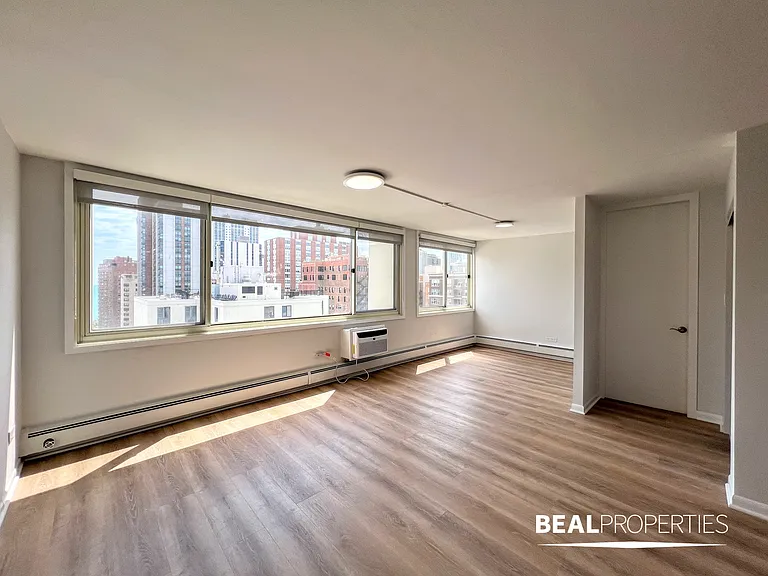 1344 N Dearborn — Photo 35