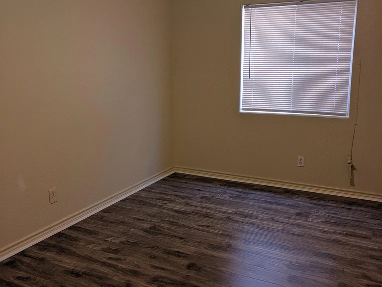 9608 S Main St — Photo 5