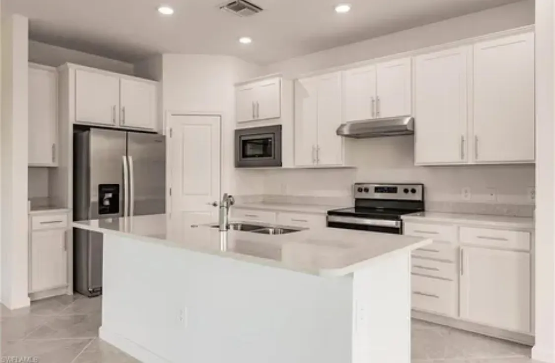 3 bed, 2005 sqft, $3,950 — Photo 4