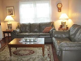 4th image of 380 Charles Dr