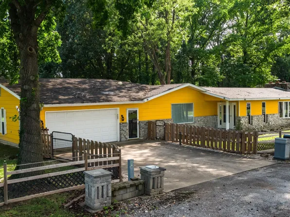 708 E Candy Cane Ln, West Frankfort, IL 62896