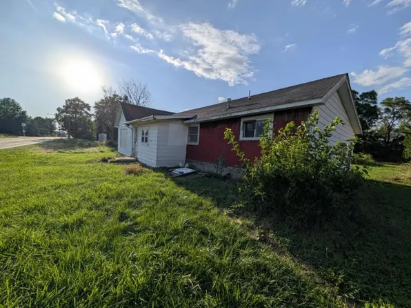 5206 Center St, Fairgrove, MI 48733