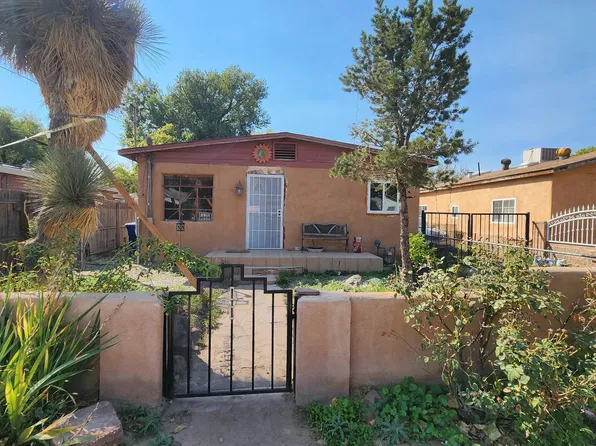 1902 Sunset Gardens Rd SW, Albuquerque, NM 87105