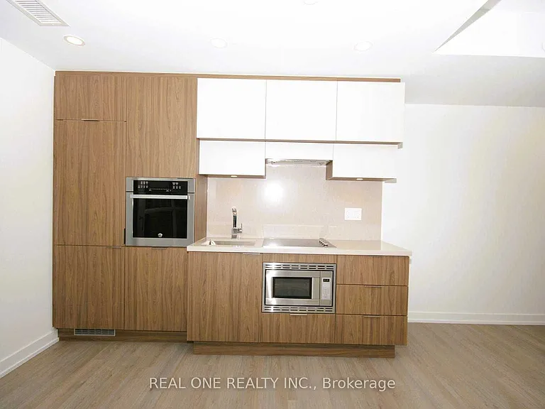 39 Roehampton Ave #1709 — Photo 8