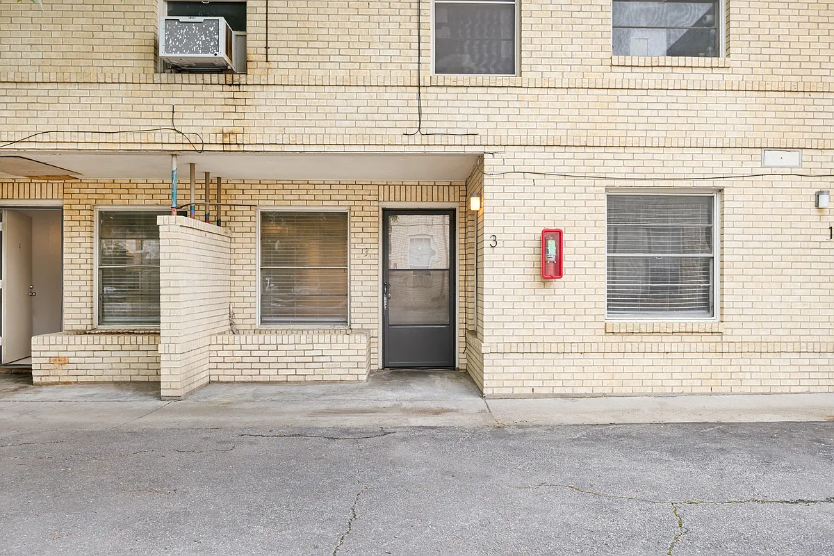 Building Photo - 517-523 S Travis St #3