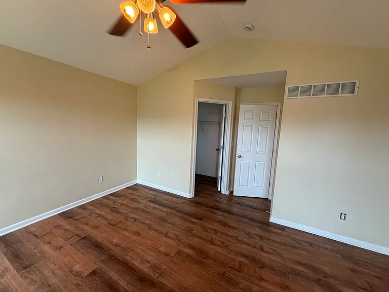 Meadow Crest Dr — Photo 12