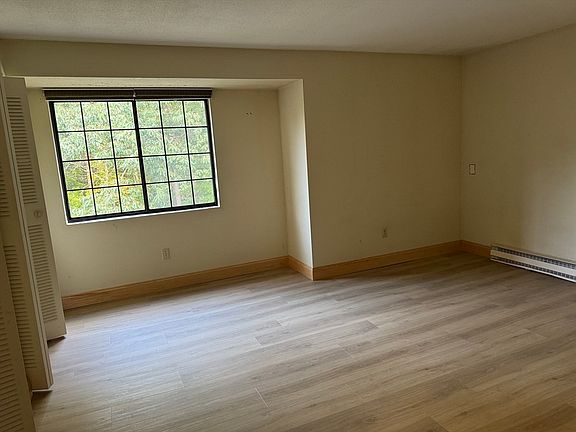 4th image of 380 Great Rd APT B302